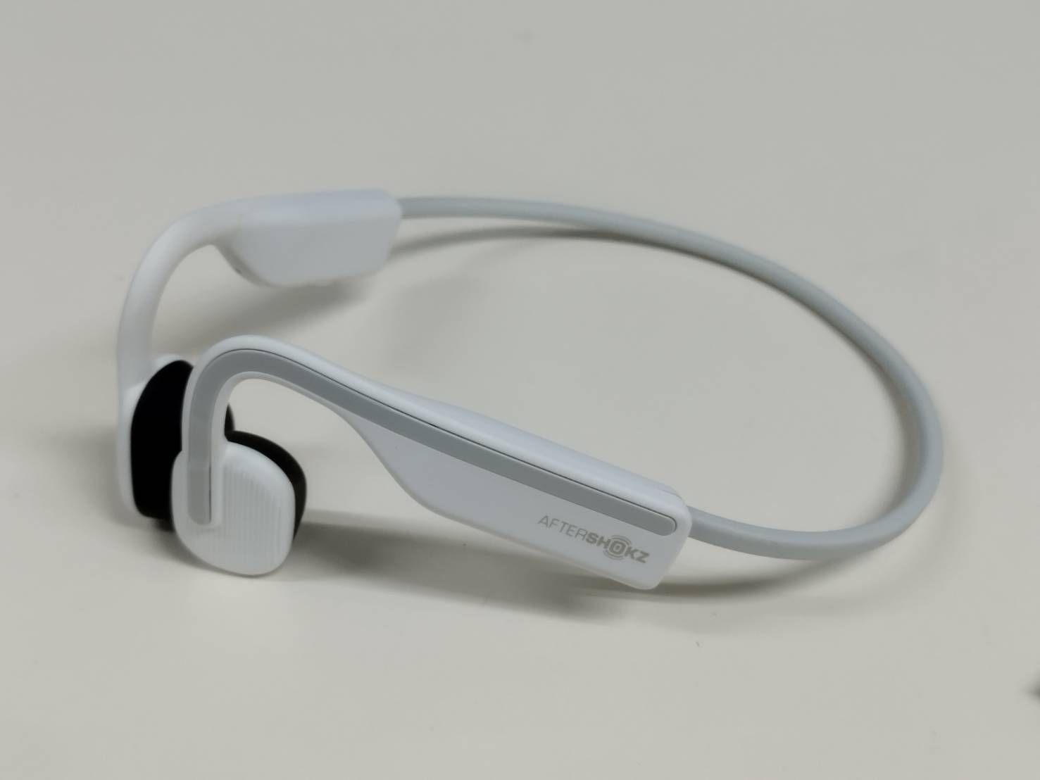 良品】AFTERSHOKZ OpenMove AS660/ワイヤレス骨伝導イヤホン 楽天市場 