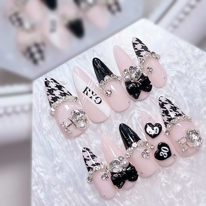 ネイルチップ ┋ 量産型 ┋ ちゅるんネイル ┋ オタクネイル ┋ 千鳥柄