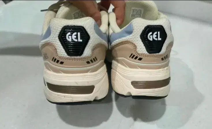  アシックス ゲル 1090 アイボリー スニーカー 240 登山靴 トレッキングシューズ アウトドアシューズ