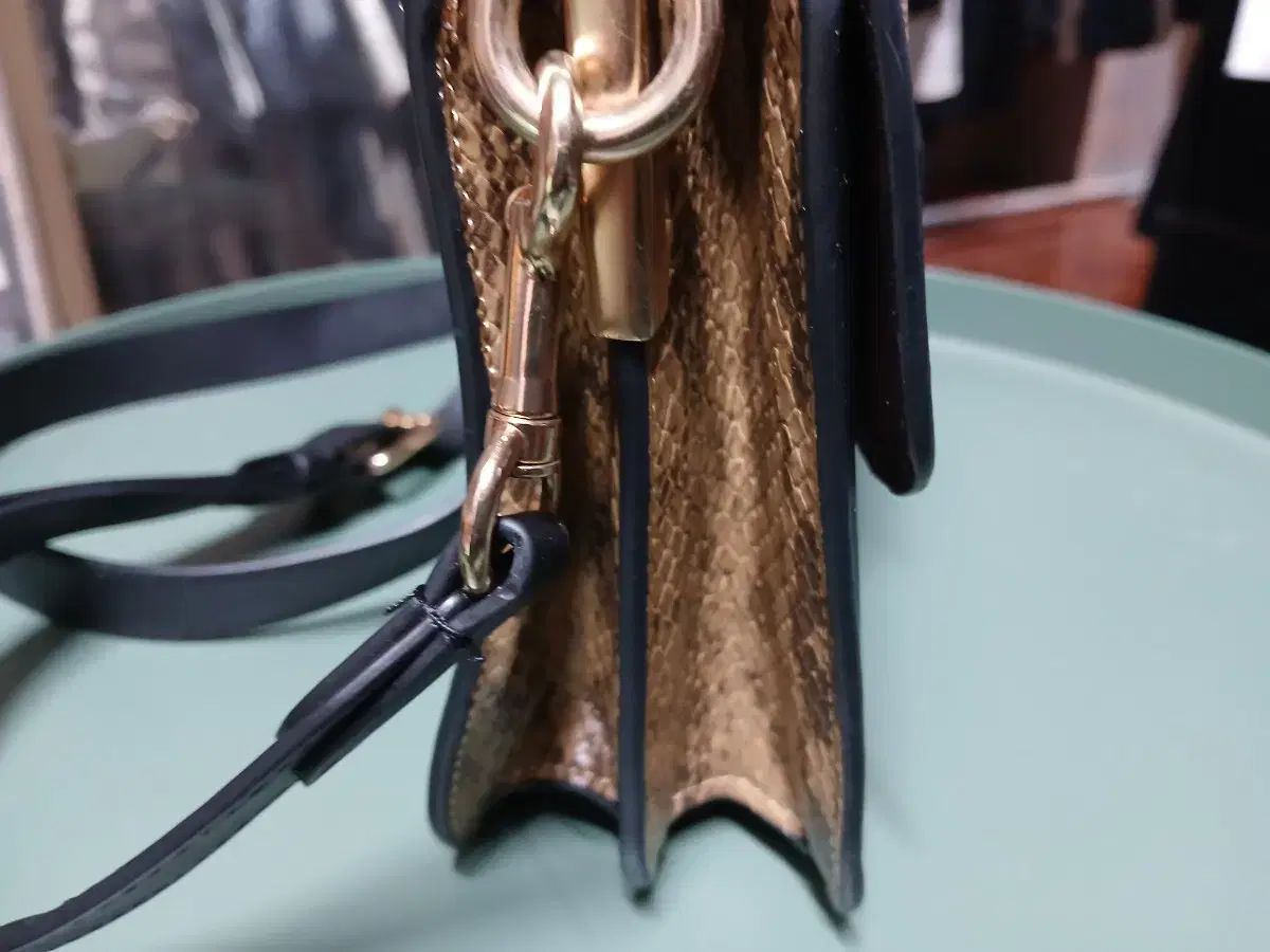 良品 COACH　コーチ　シグネチャー　ショルダーバッグ　斜め掛け　ブラック COACH 注文 シグネチャー ショルダーバッグ ブラック コンビ 未使用