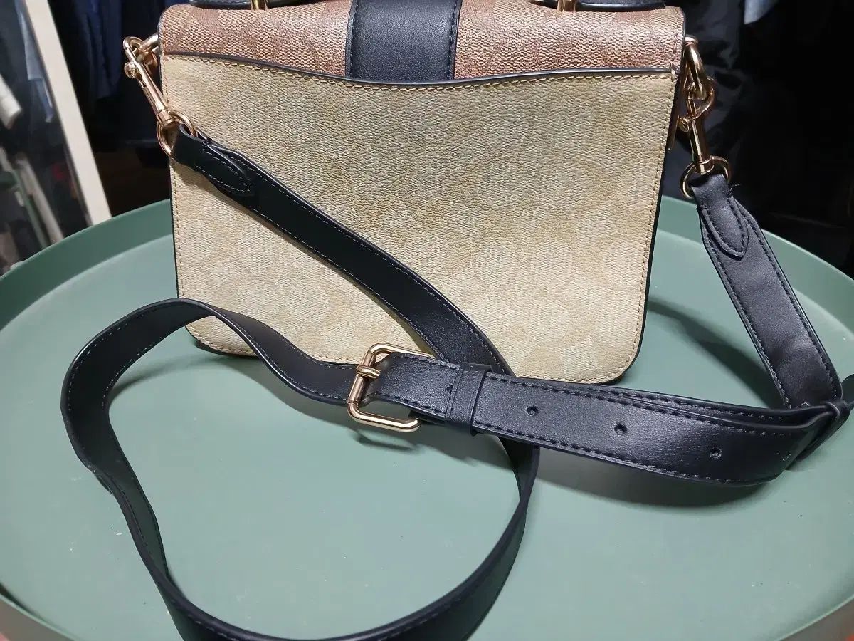 コーチ【COACH】ハンドバッグ ショルダーバッグ シグネチャー 黒【美品】 コーチ ハンドバッグ シグネチャーゾーイ 美品 コーチ ワンショルダー