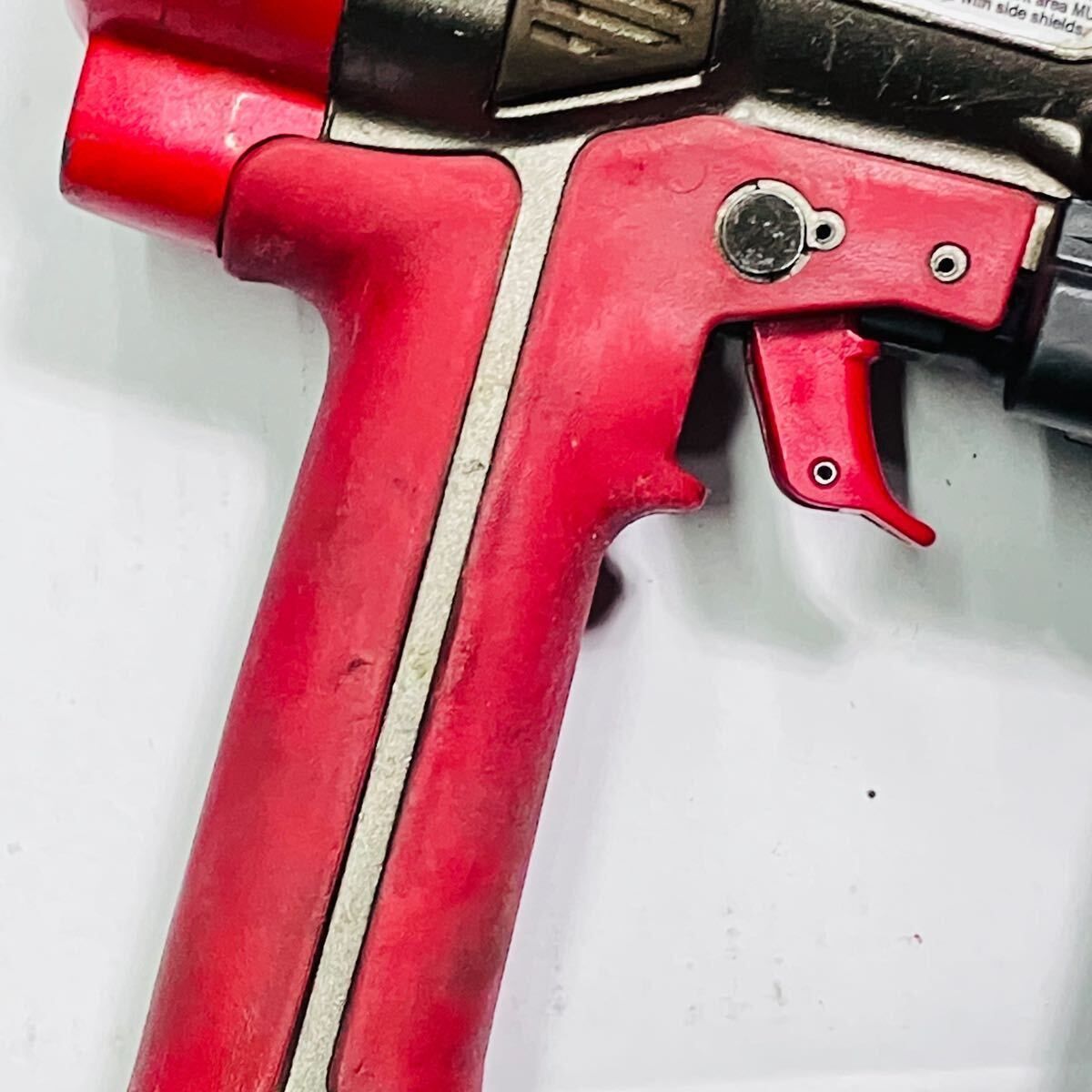 フロアタッカー