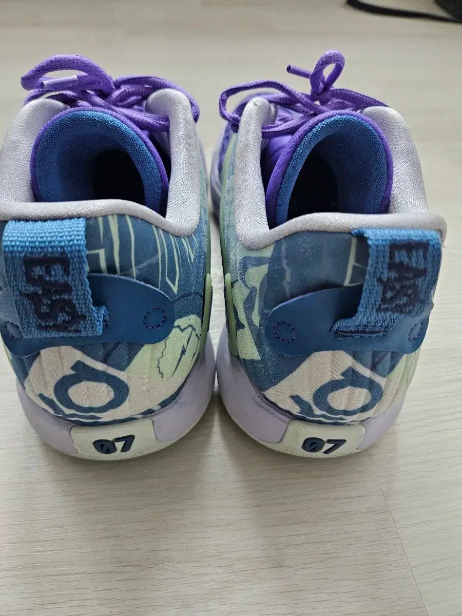 KD15 バスケシューズ 300