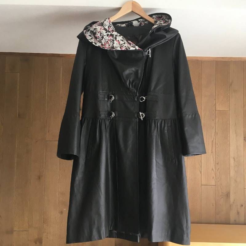 BALMAIN フード付きレザーコート　羊皮 美品 BALMAIN バルマン フード 付き 羊革 レザー コート - メルカリ