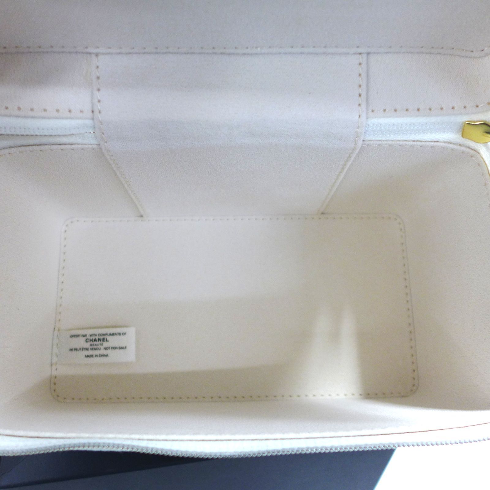 CHANEL BEAUTE ノベルティ メイクポーチ バニティポーチ 公田店 - メルカリ