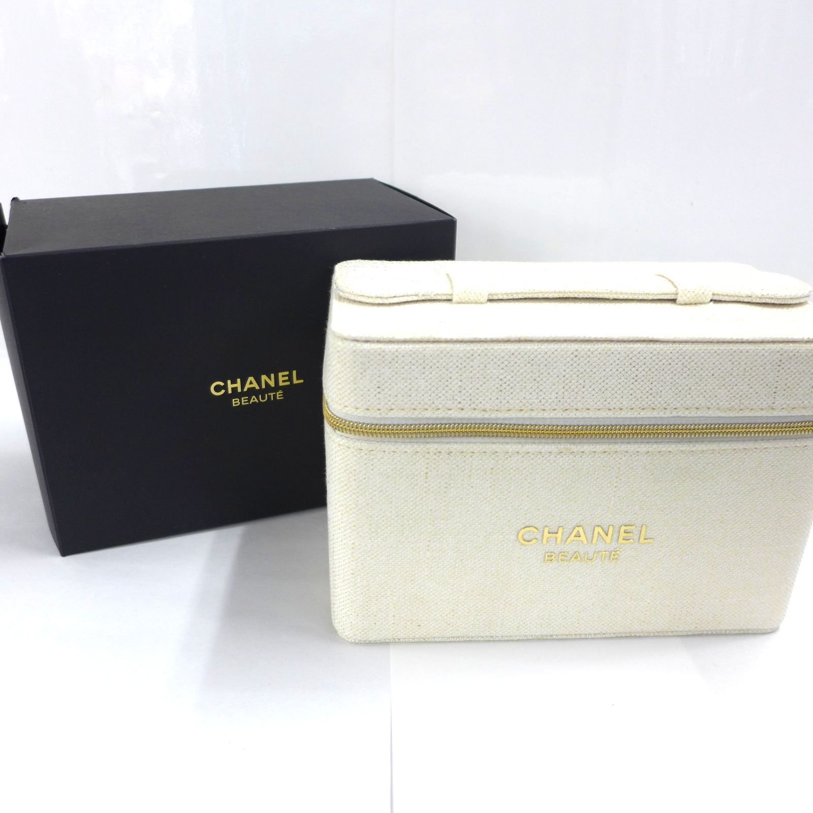 CHANEL BEAUTE ノベルティ メイクポーチ バニティポーチ 公田店 - メルカリ