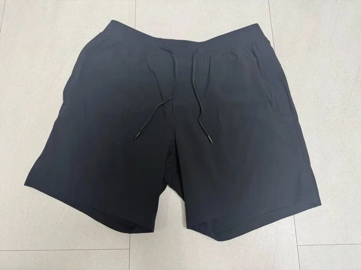 lululemon ライセンス トゥ トレイン ショーツ Mサイズ