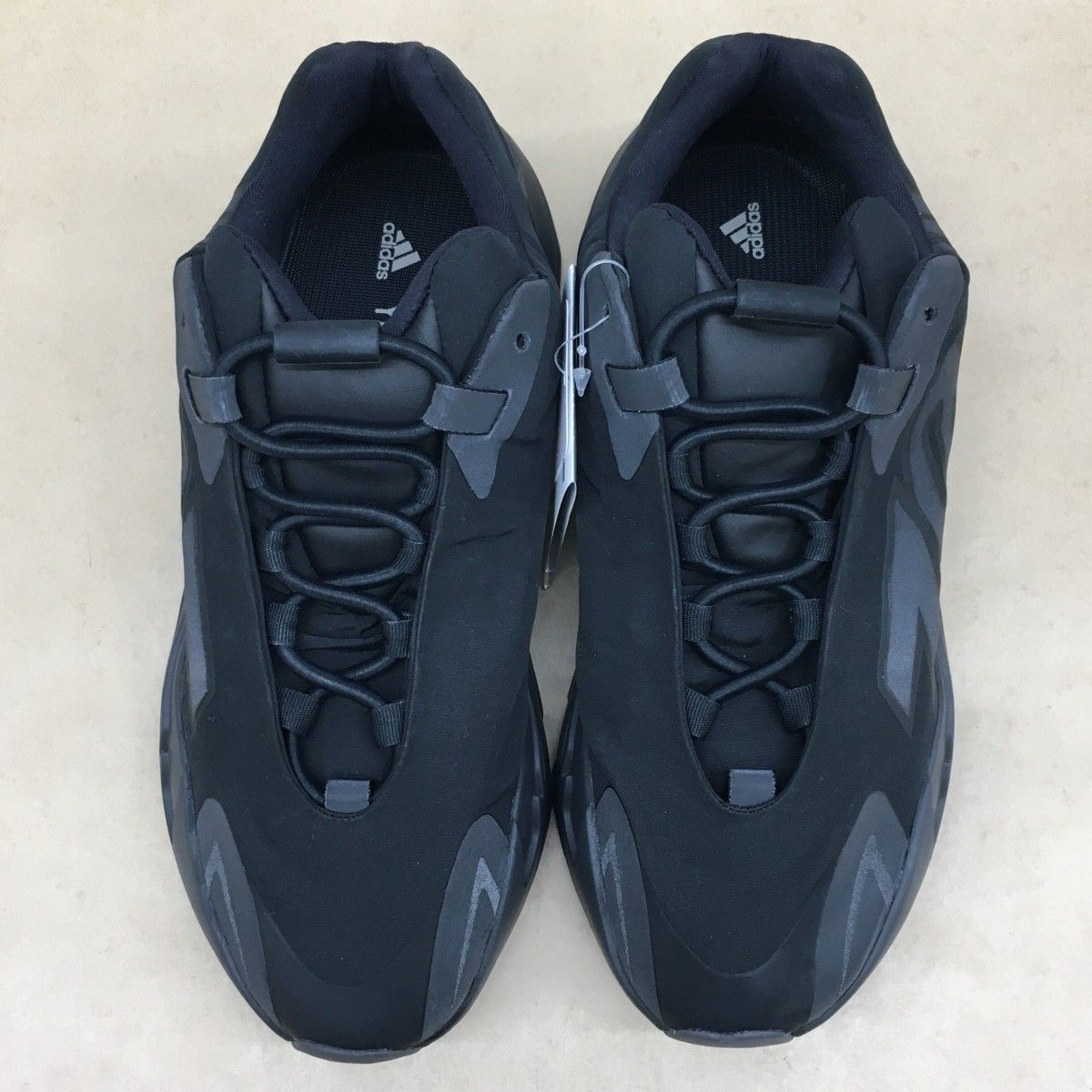 未使用 adidas YEEZY Boost 700 MNVN Black FV4440 サイズ27cm【WS1121