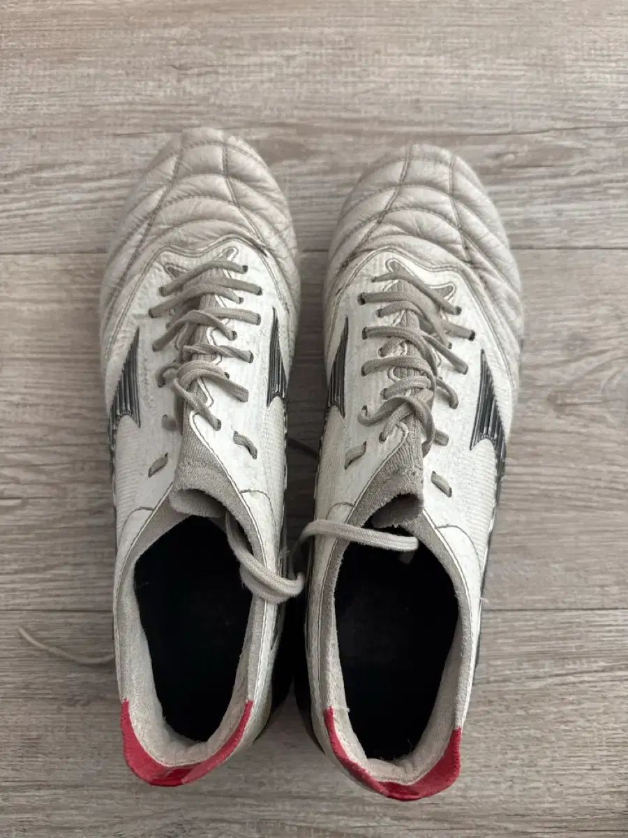 ミズノ アディダス サッカーシューズ