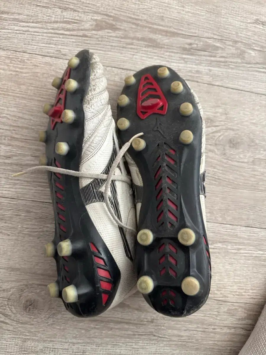 ミズノ アディダス サッカーシューズ