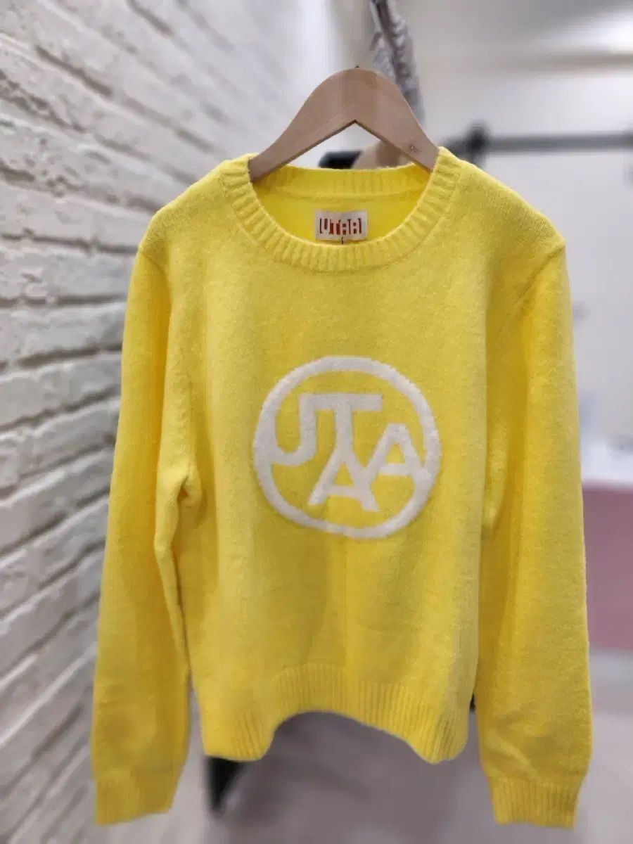 韓国 すぐ配送 ユウタゴルフ 黄色 ニットL