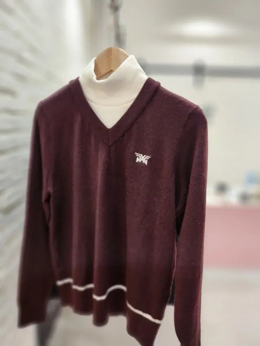 韓国 すぐ配送 PXG Vネック 防風ニット バーガンディM