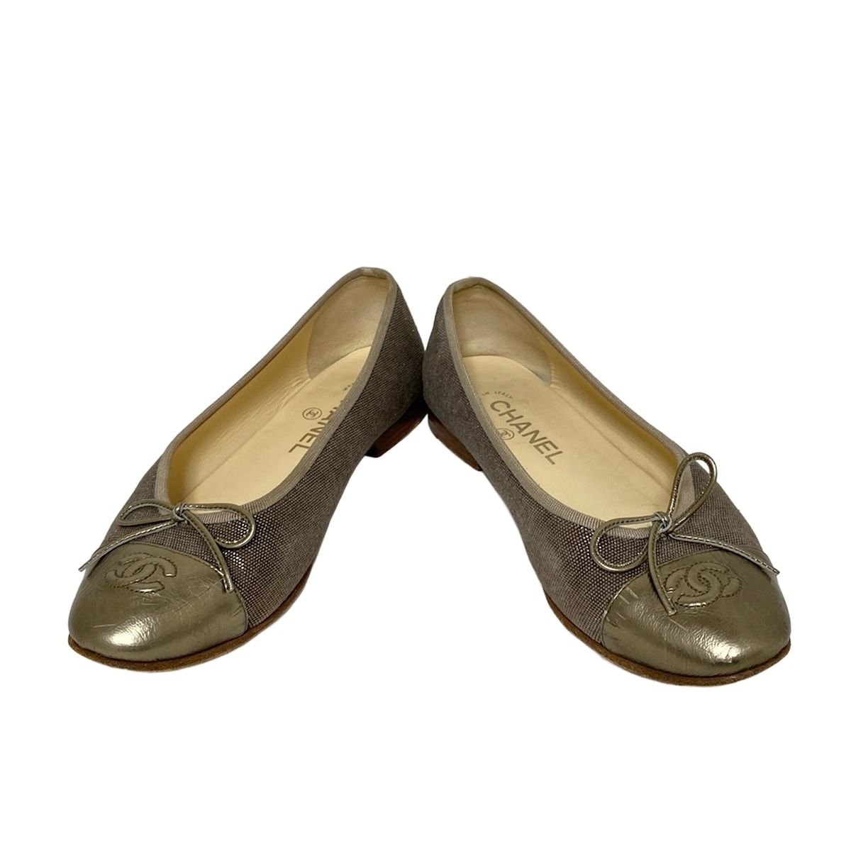 CHANEL シャネル フラットシューズ 37 1 2 C レディース - G 02819 ベージュ×ゴールド ココマーク ラムスキン