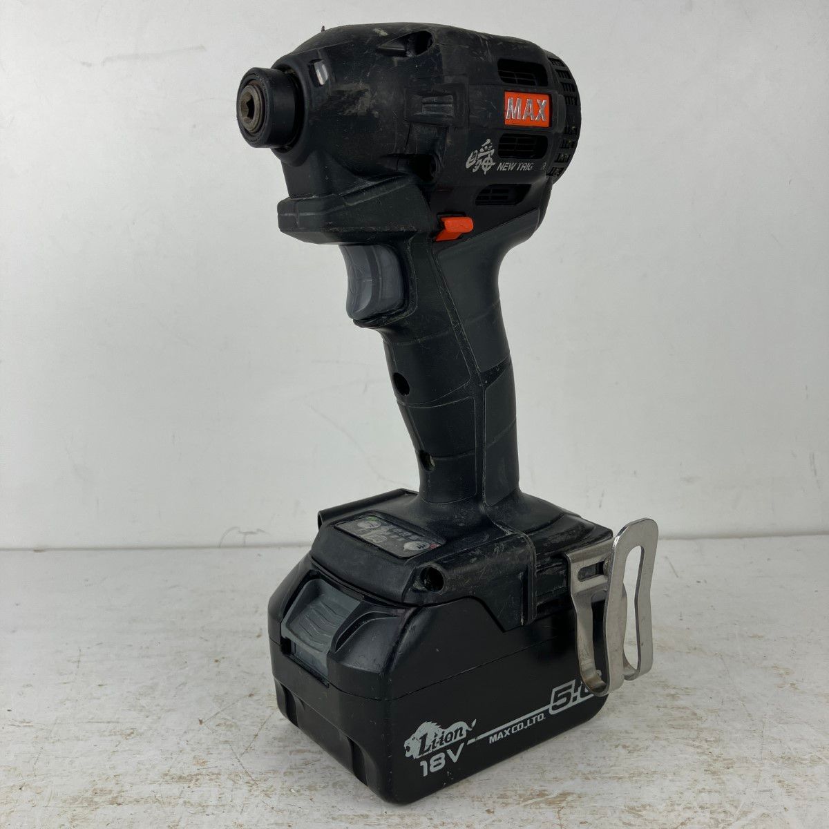 ЗЗMAX マックス 18 v 充電式インパクトドライバ バッテリーx 1 充電器 ケース付 PJ-ID 153 ブラック