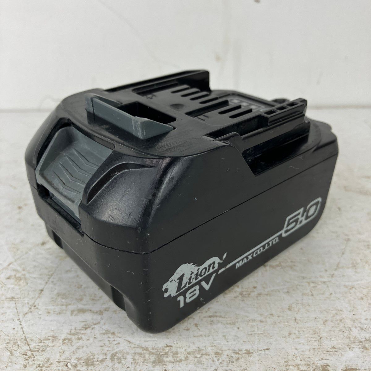 v 充電式インパクトドライバ