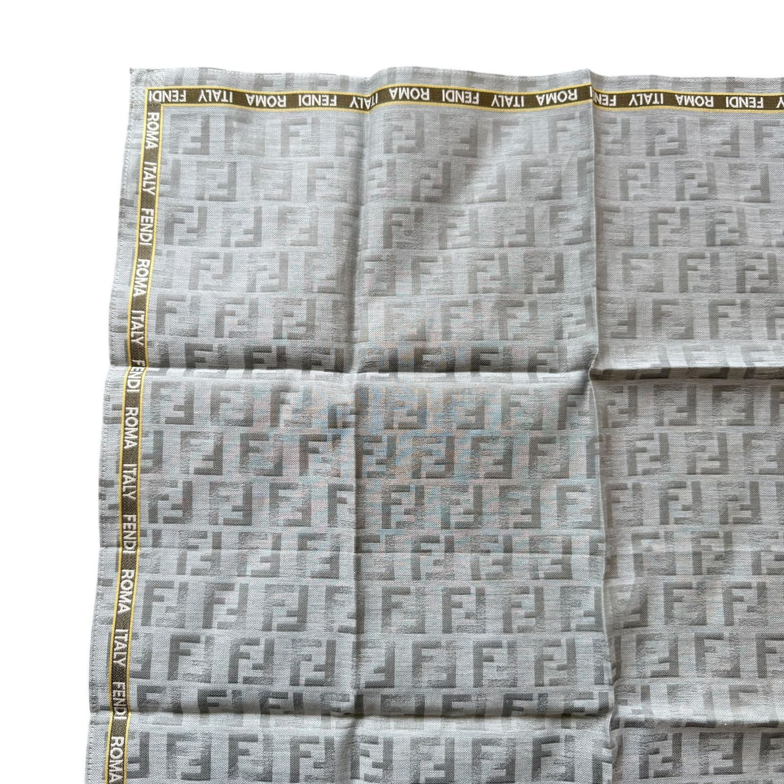 ◇FENDI◇フェンディ ハンカチ 綿100％ ズッカ柄 グレー 未使用保管品