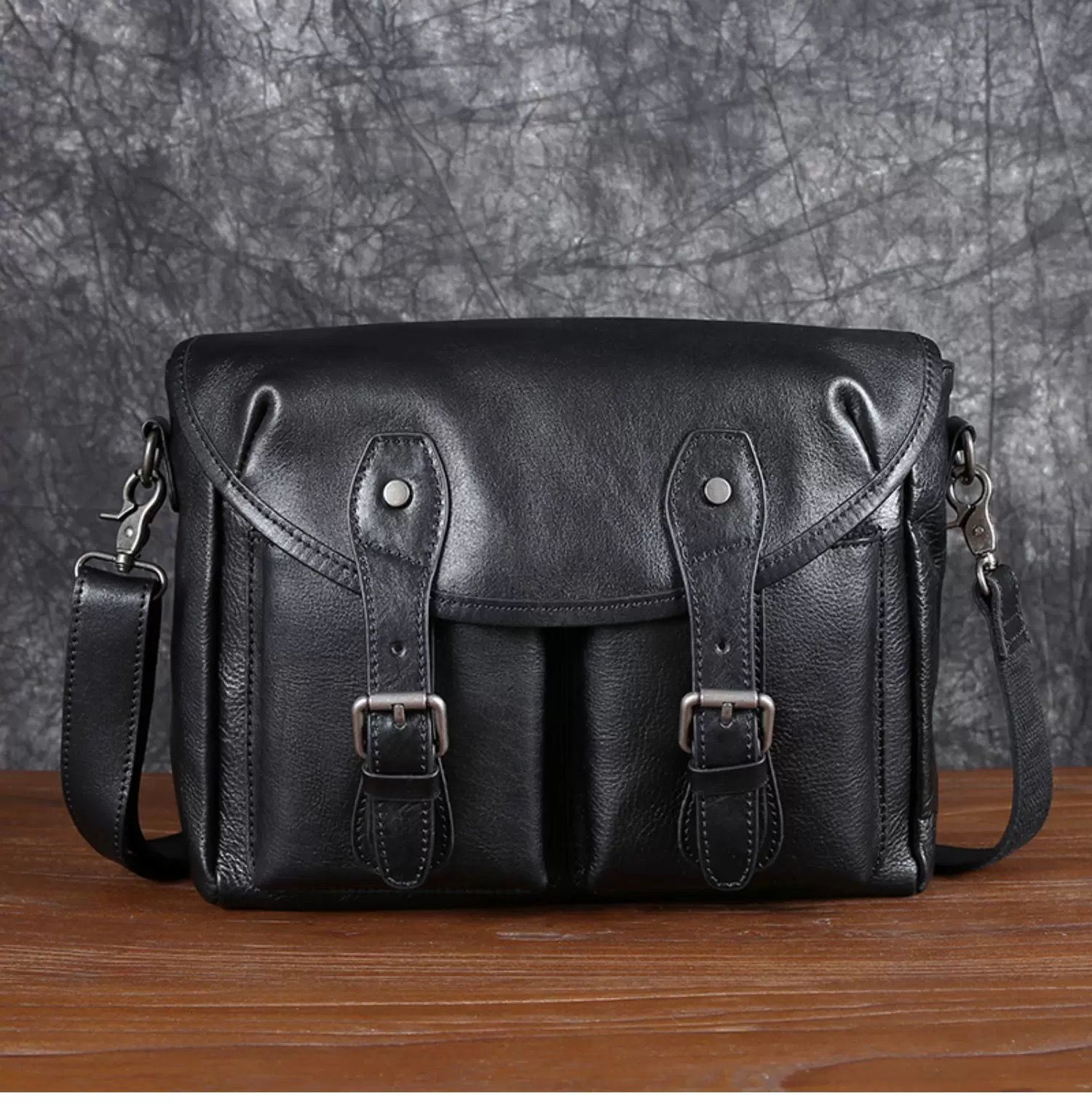 h ヴィンテージ本革 ボディバッグ 頭層牛革 斜め掛け ショルダーバッグ メンズ 小型 胸掛けバッグ 13インチiPad対応 カジュアル 通勤 旅行