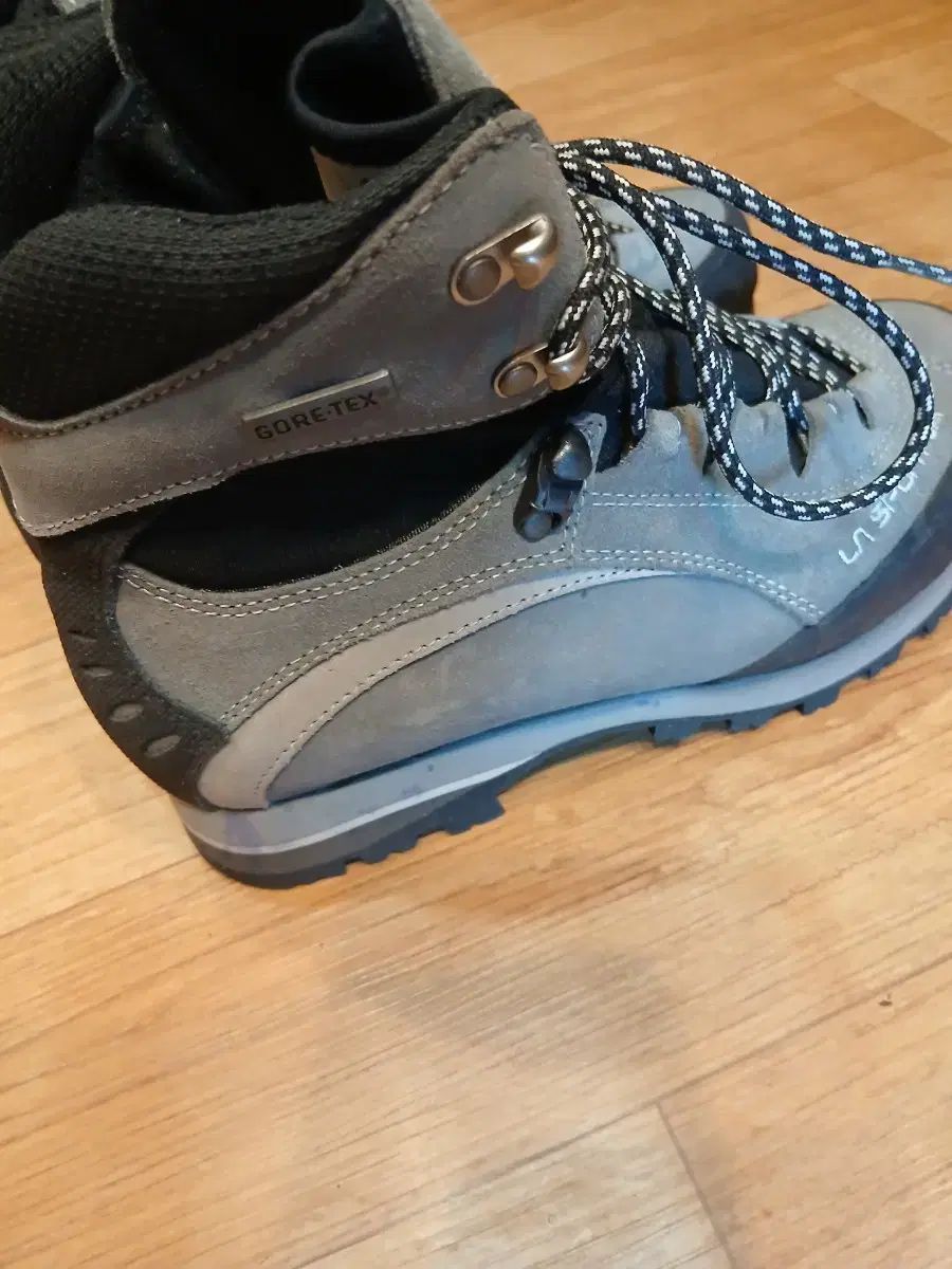 スポルティバ トレッキングシューズ グレー