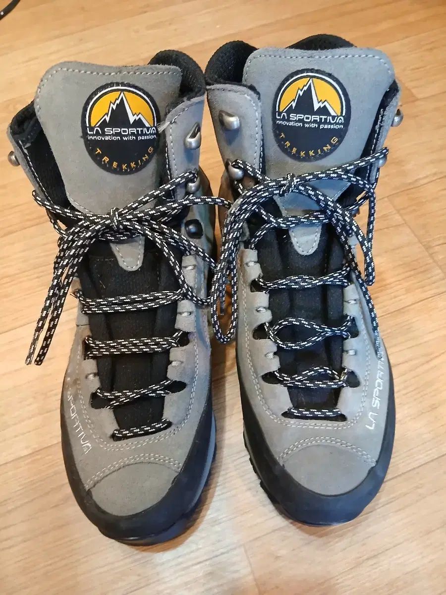 スポルティバ トレッキングシューズ グレー