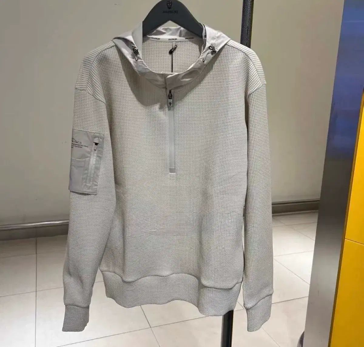 韓国 すぐ配送 アメイジングクリー ワッフル フード 防風Tシャツ 白