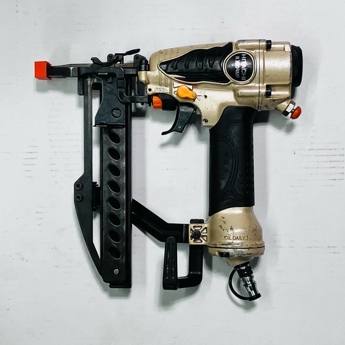 整備品 動作良好 日立 HIKOKI 常圧 4 mm フロアタッカー N 3804 MF 本体のみ