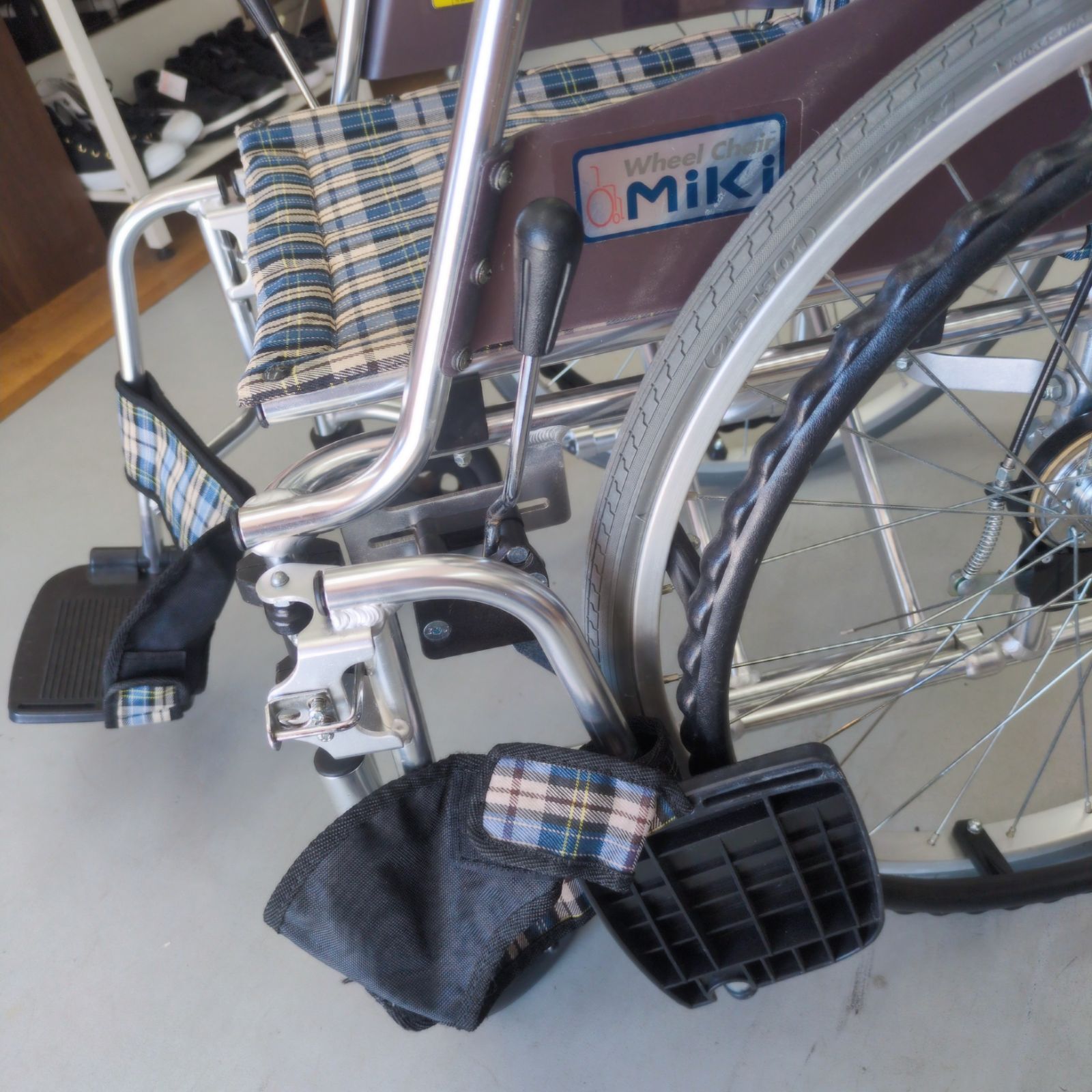  J 569 状態良し MIKI 車いす 自走式 MOCSW-43 自走用車椅子 車椅子