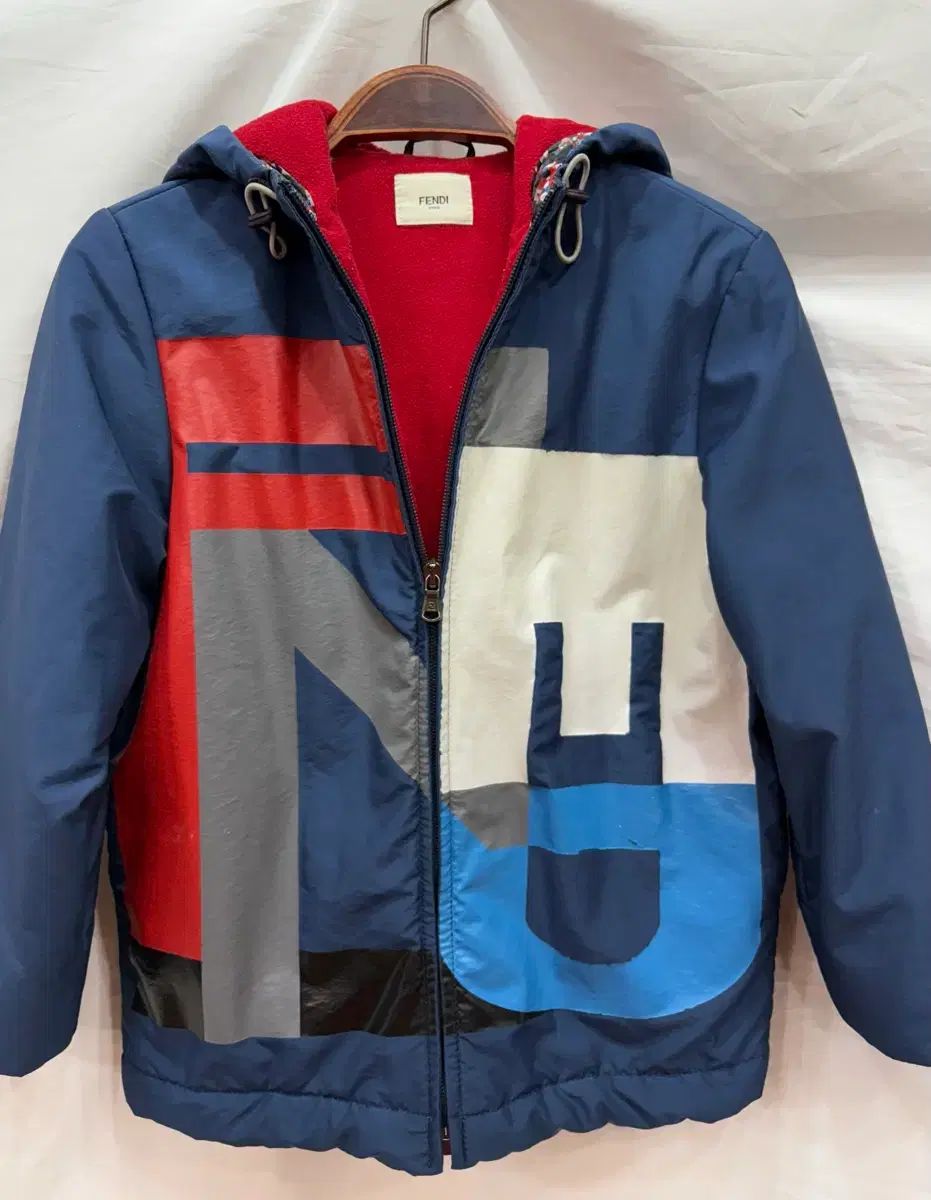 フェンディ キッズ フリース裏地 アウター 6 A 130 表地はポリエステル9