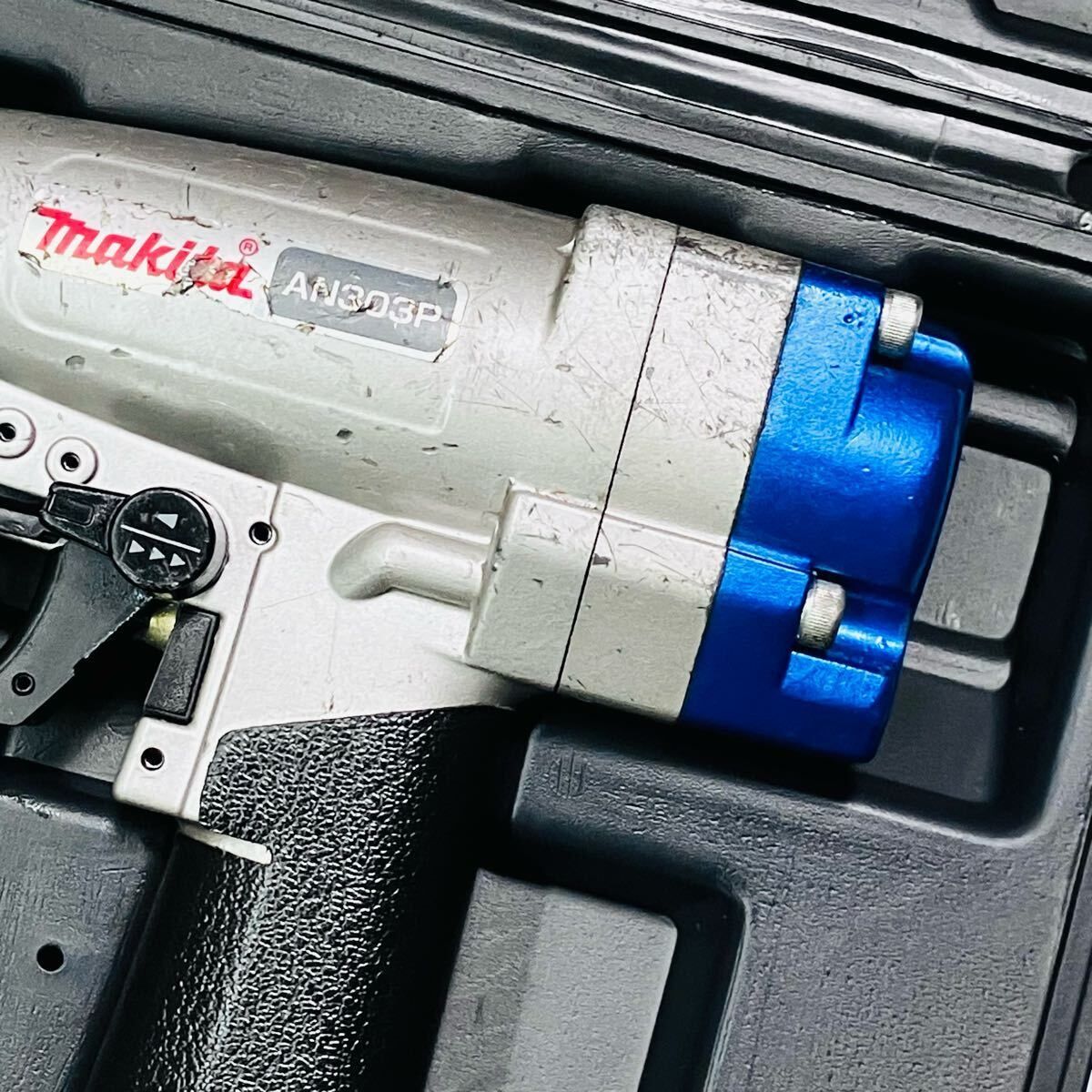 整備品 動作良好 マキタ makita 常圧 32 mm 内装用 ポケットネイラ ポケットエア釘打 AN 303 P ケース付