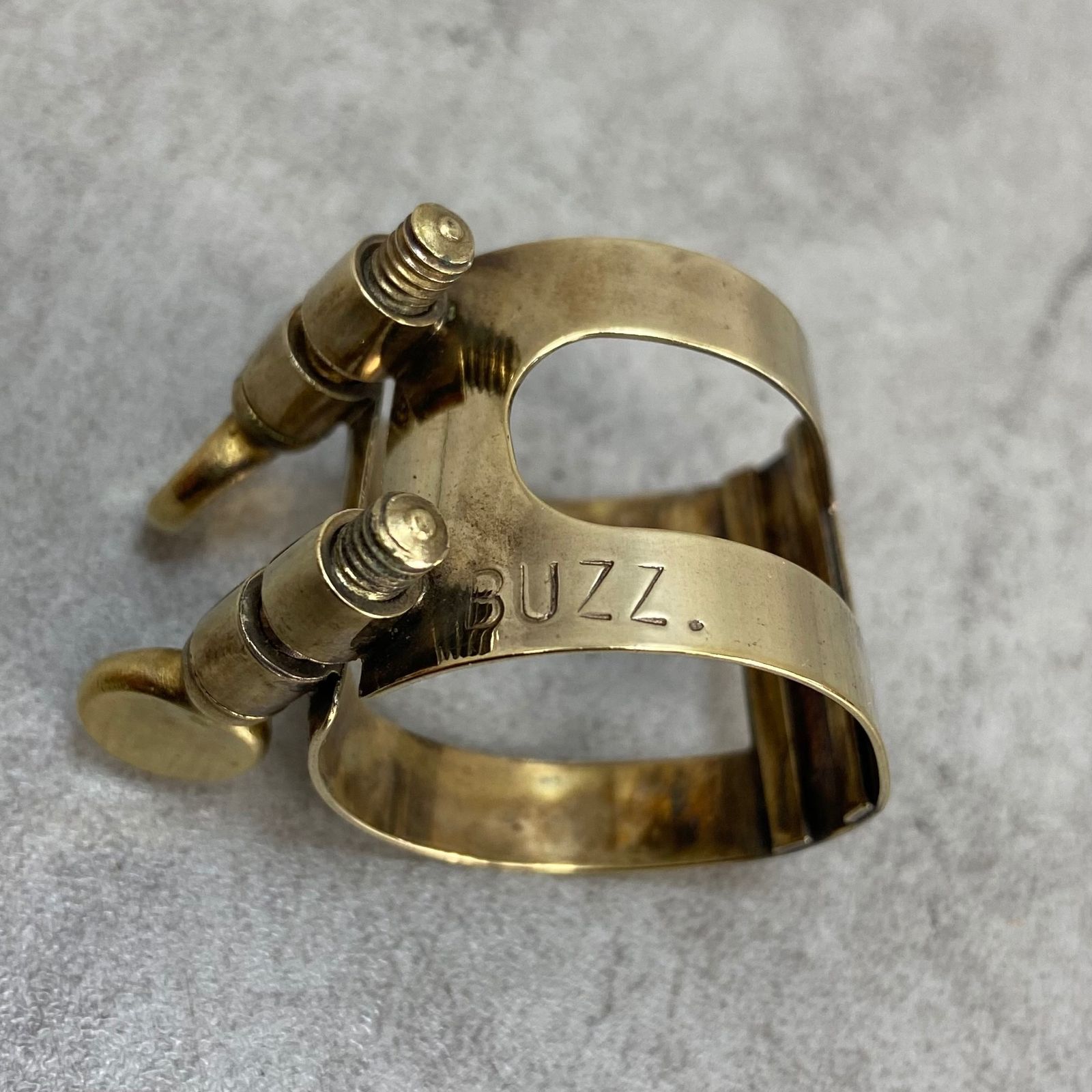 名品 ボナード B♭クラリネット用リガチャー Bb.cl BUZZ刻印 逆締め