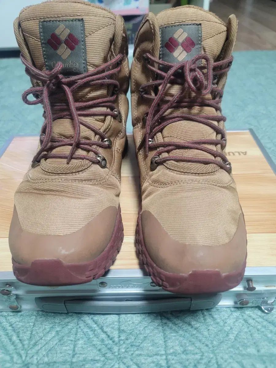 コロンビア サン トレッキング スニーカー