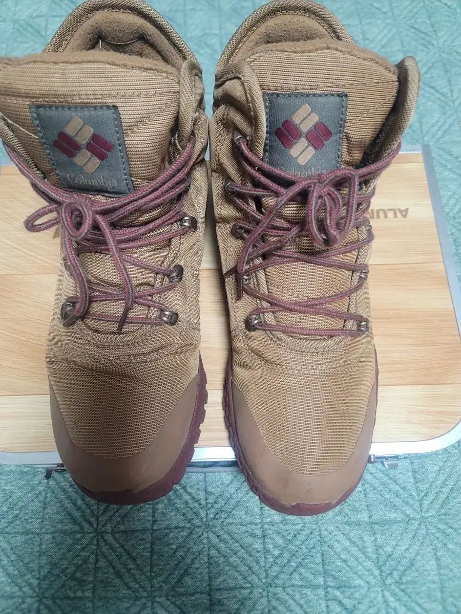 コロンビア サン トレッキング スニーカー
