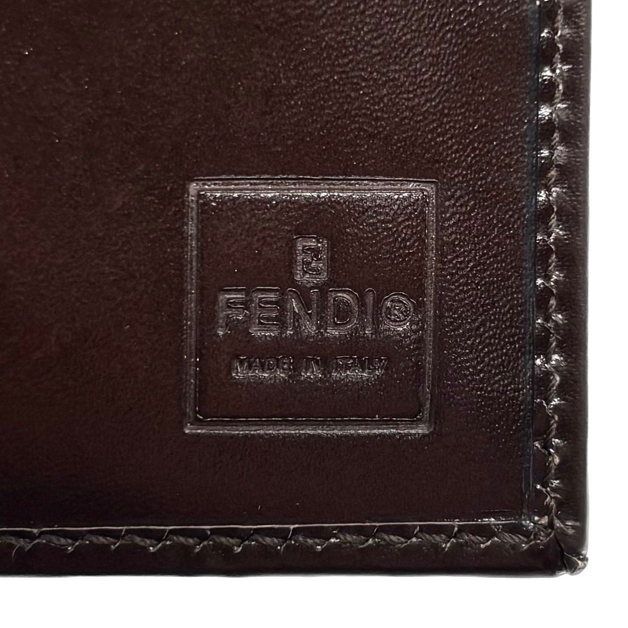 美品 FENDI フェンディ 折財布 ズッカ キャンバス レザー ブラウン 未使用品級 FENDI フェンディ ズッカ柄 キャンバス レザー 二つ折り