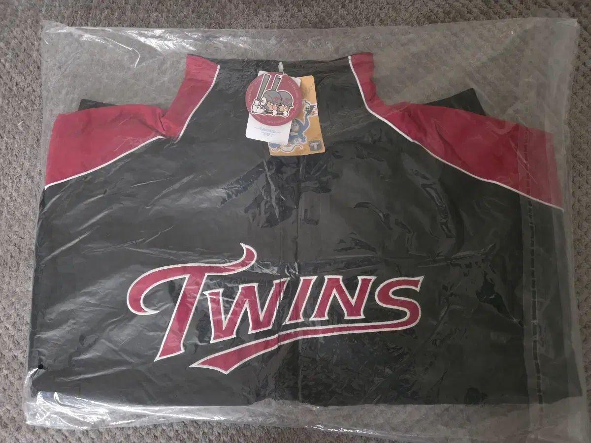 BDNS x LG TWINS DUGOUT 韓国雑誌 ジャケット Ver 2 レッド