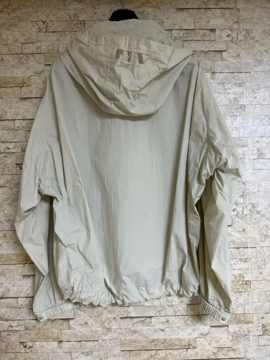 ハンサム 超軽量 ハイクオリティ ウィンドブレーカー