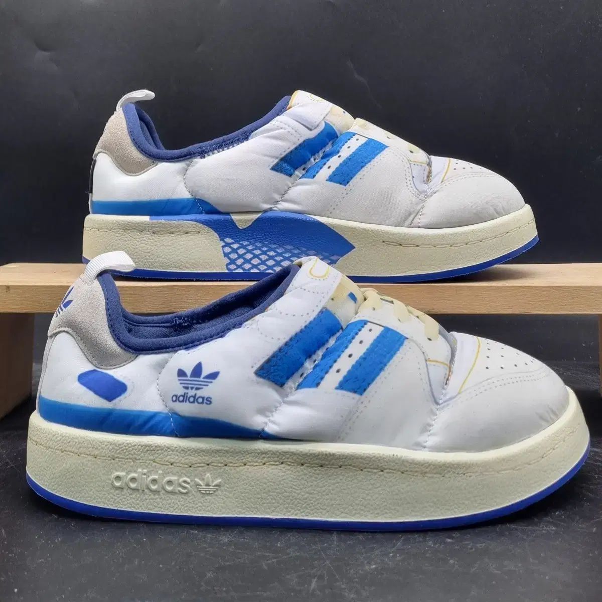 アディダス フォーラムブルー ダウン スリッポン 235