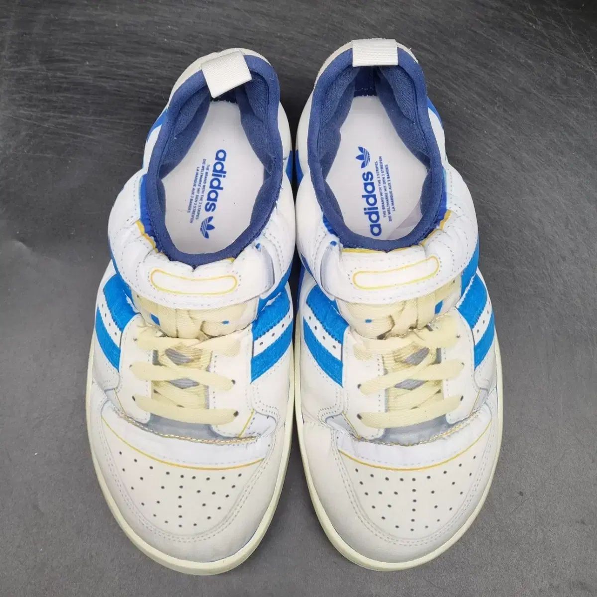 アディダス フォーラムブルー ダウン スリッポン 235