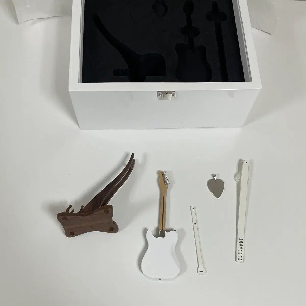  リミテッド IU ギター バイサマー ミニチュア セット その他 タレントグッズ