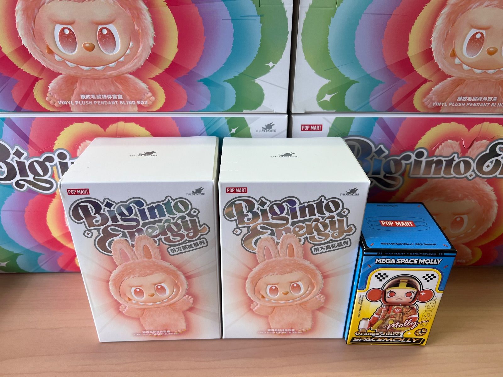 ラブブ エナジー モリー ポップマート Labubu Big into Energy 2ピース ＆Pop Mart Mega Space Molly シリーズ4 1ピース 合計3ピース