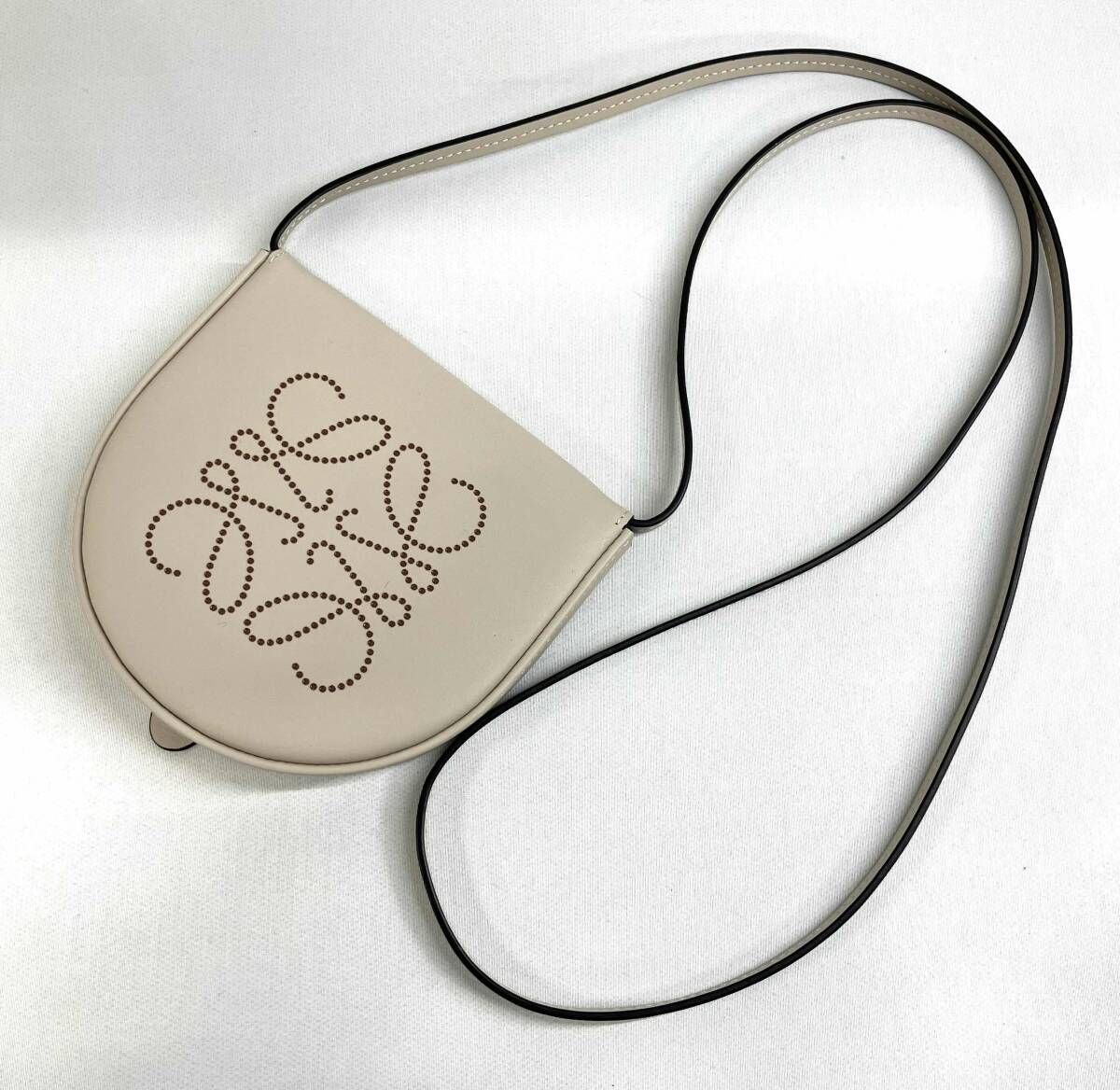 LOEWE ロエベ ヒールポーチ ミニショルダー レザー ベージュ系 - メルカリ