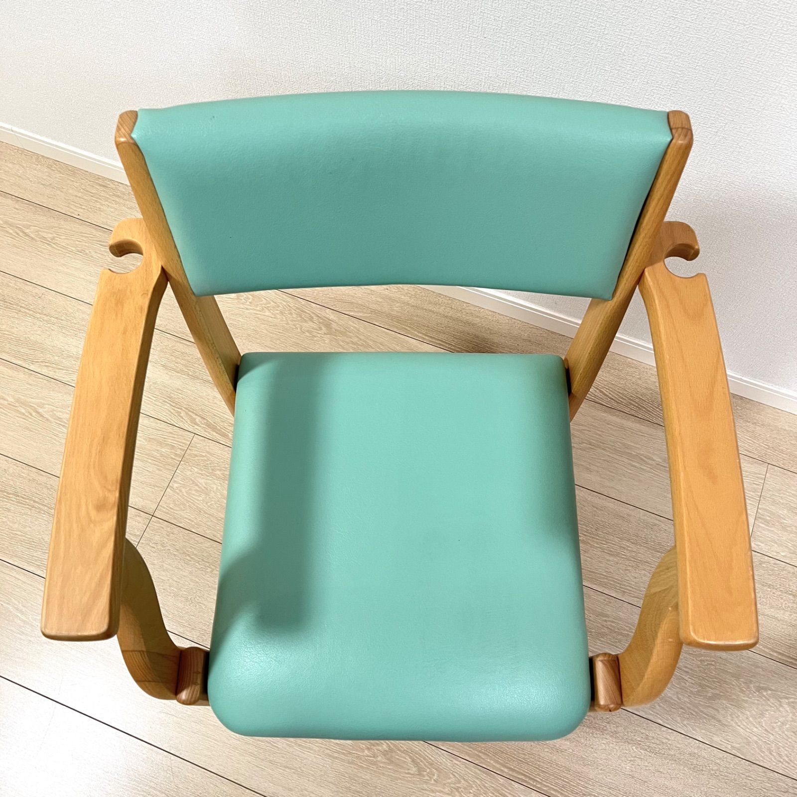 ち36【美品・組立済】 Pigeon ハビナース ミールチェア ML11 ライトグリーン 38cm 杖置きあり介護椅子