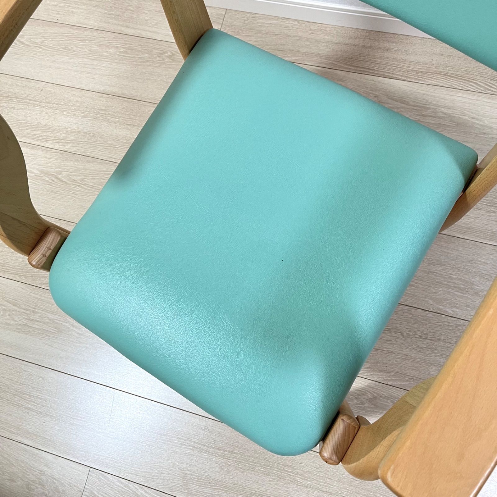 ち36【美品・組立済】 Pigeon ハビナース ミールチェア ML11 ライトグリーン 38cm 杖置きあり介護椅子