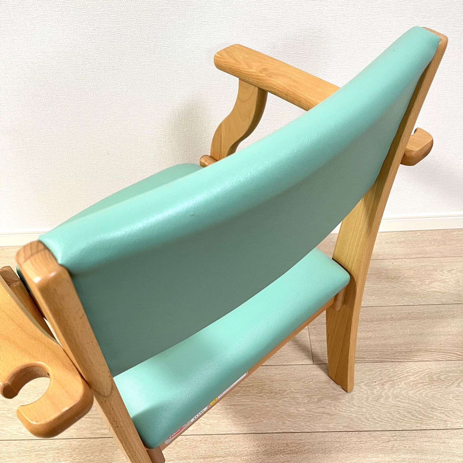 ち36【美品・組立済】 Pigeon ハビナース ミールチェア ML11 ライトグリーン 38cm 杖置きあり介護椅子