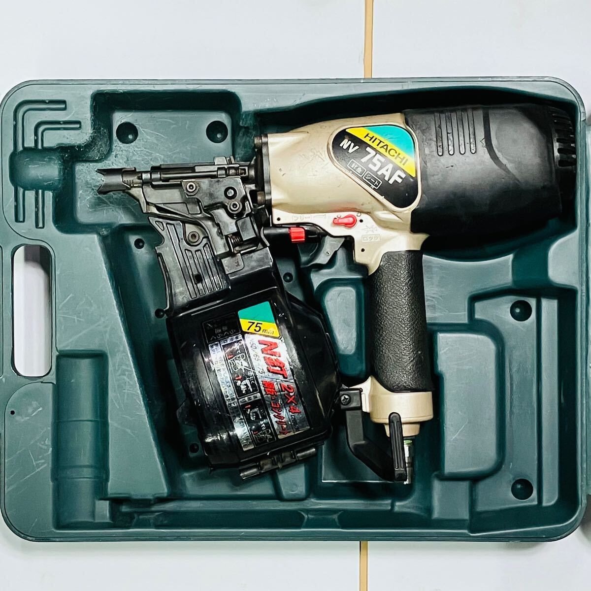 動作良好 日立 HIKOKI 常圧 75 mm 釘打ち機 コイルネイラ NV AF ケース付き