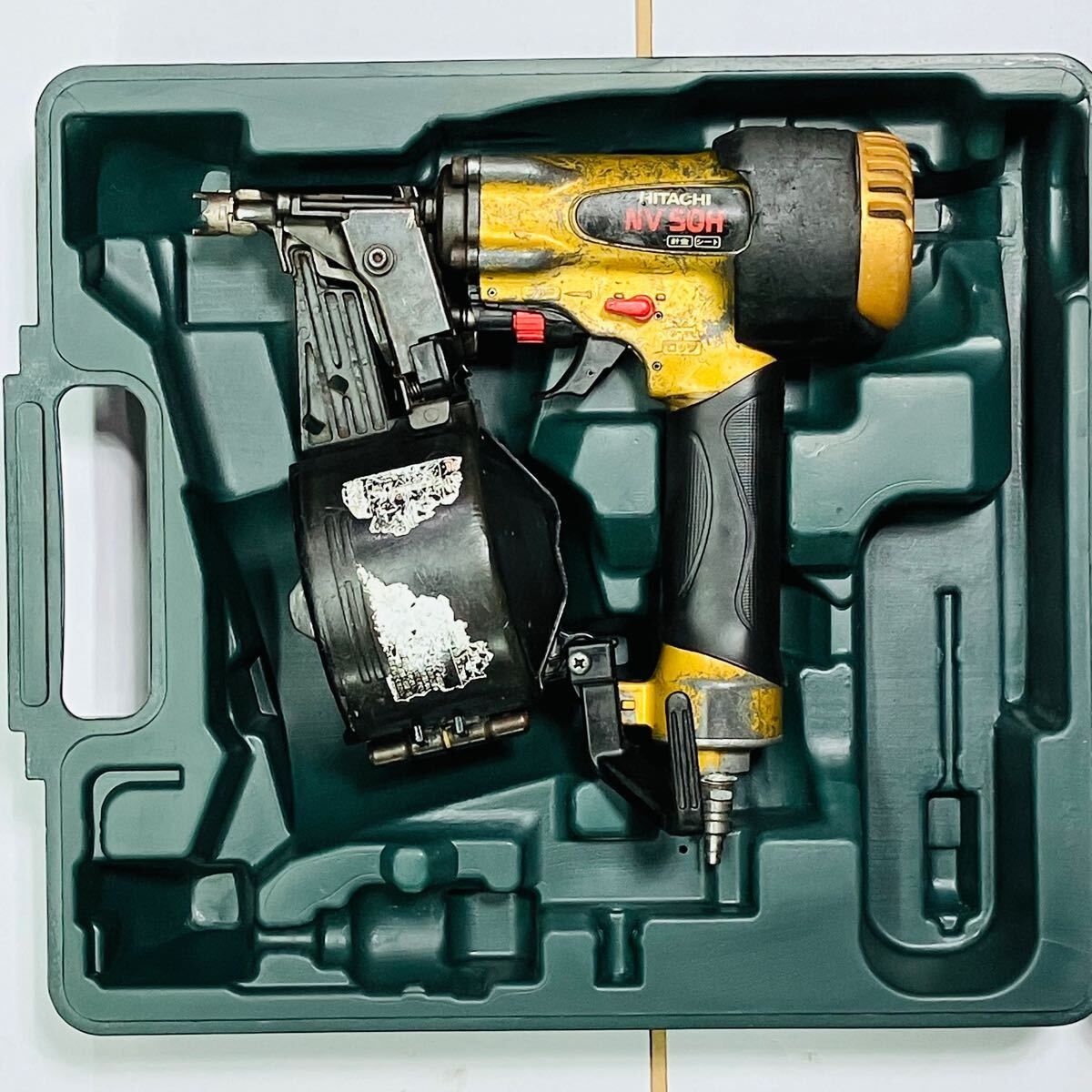 整備品 動作良好 日立 HIKOKI 高圧 50 mm 釘打ち機 コイルネイラ NV H 内装用 ケース付き