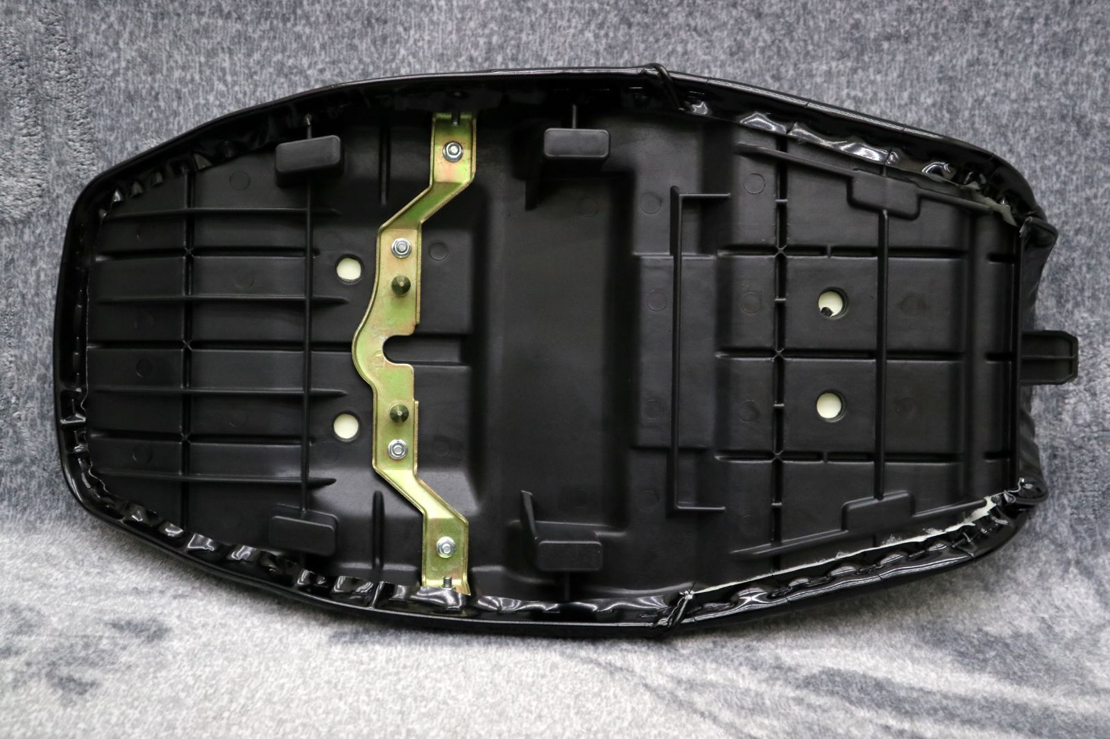 ZRX400 黒エナ タックロールシート/黒ZR400EブラックZRX400Ⅱエナメル