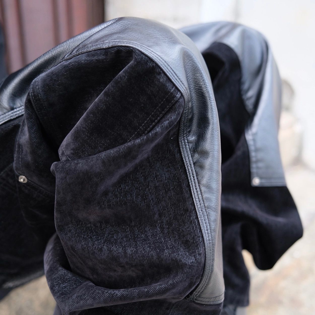 EMOSTANCECLUB VELVET LEATHER PANEL BAGGY CARPENTER JEANS - メルカリ
