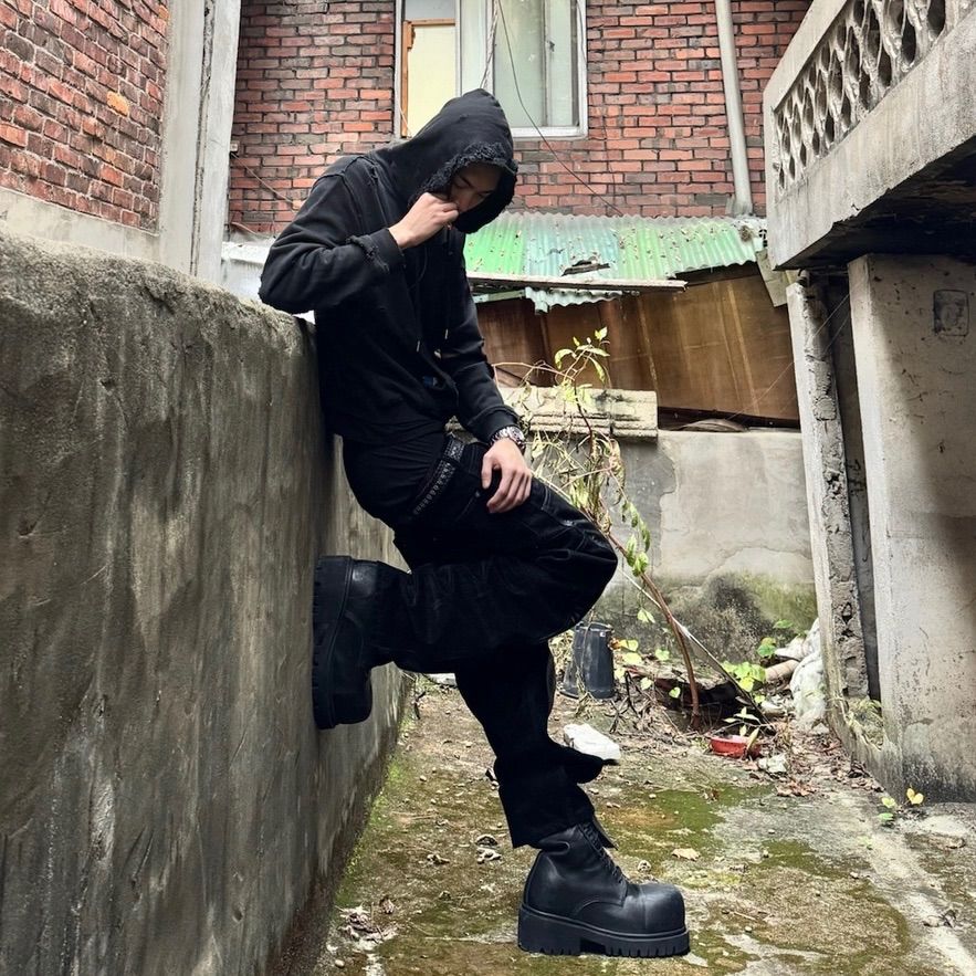 EMOSTANCECLUB VELVET LEATHER PANEL BAGGY CARPENTER JEANS - メルカリ