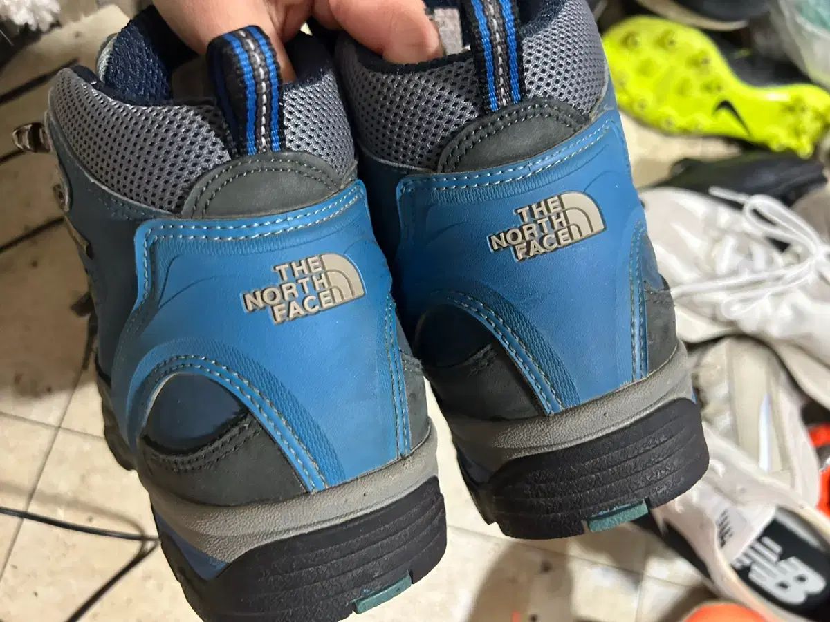  THE NORTH FACE ザノースフェイス 登山靴 ミッド コアテックス 270 cm 登山靴 トレッキングシューズ アウトドアシューズ