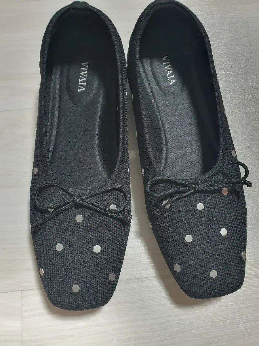 VIVAIA ビバアイア ブラック フラットシューズ