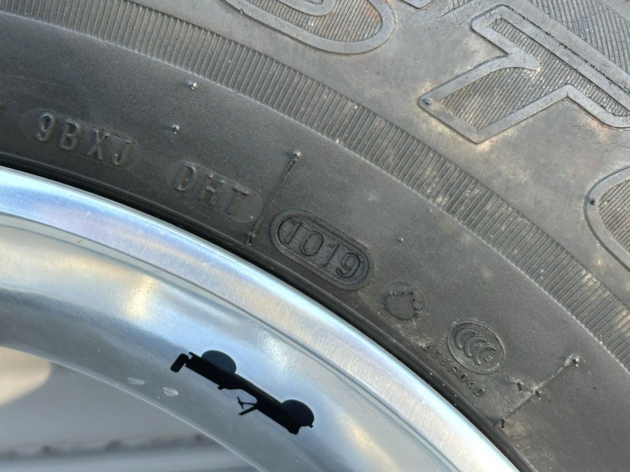 センターキャップ有り 18インチ